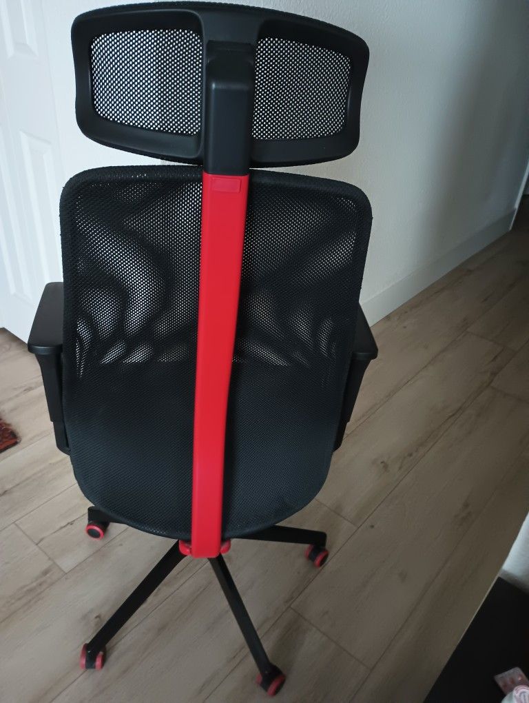 DMulti adjustable desk chair
office chair
Brand: IKEA