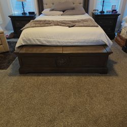 Queen Size Bed 