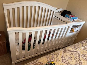 Graco combination crib and changing table