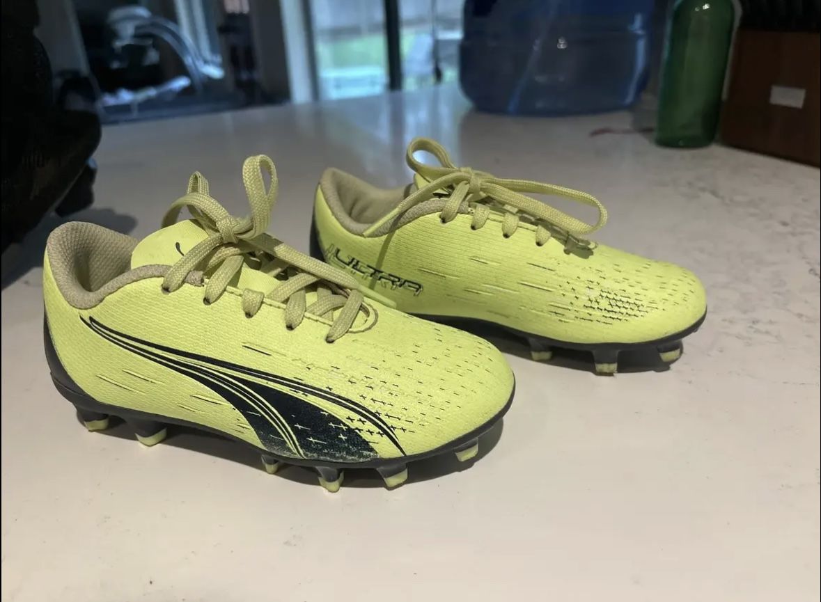 Puma ultra Kids Soccer Cleats Size 11C