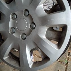 2 Hubcaps For 2014 Nissan Quest $10 Each 