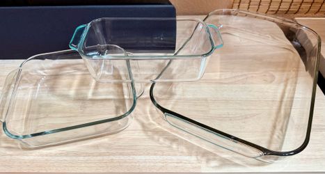 Set of 3 vintage Pyrex Glass Backing Dishes