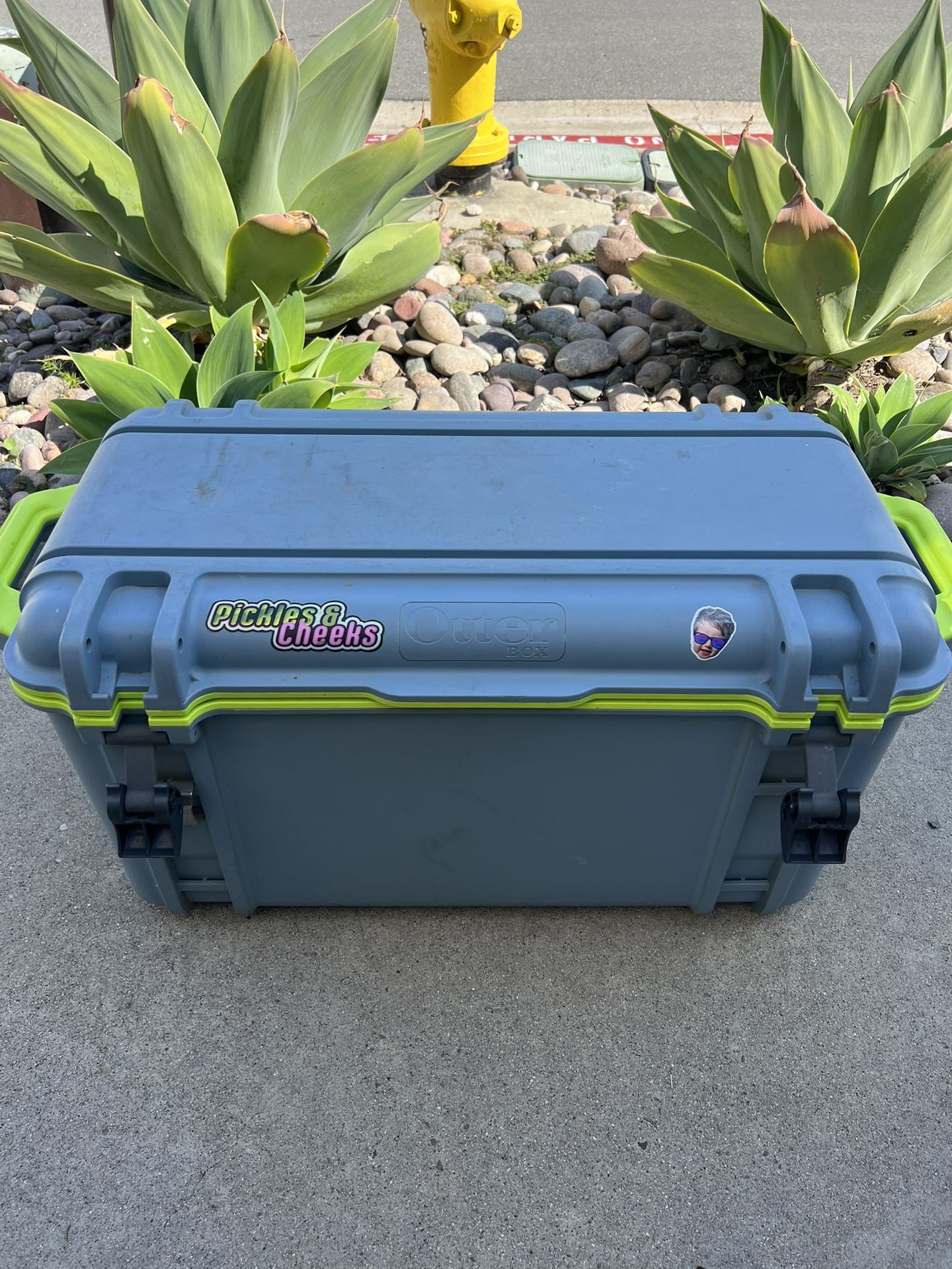 Insulated OtterBox Cooler 65L (like Yeti)