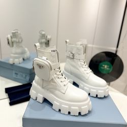 Women’s boots 👢 Size 39