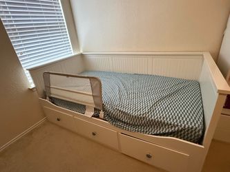 IKEA HEMNES Daybed frame with 3 drawers, white, Twin