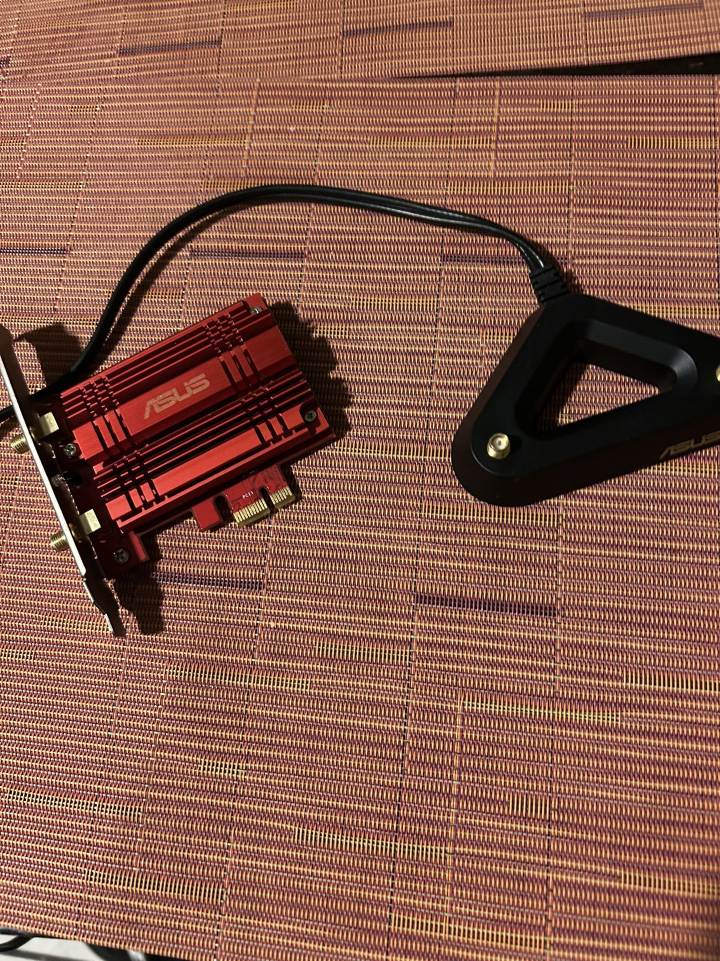 Asus wifi card with express adapter/ ASUS PCE-AC68 Dual-Band Wireless-AC1900 PCI-Express Adapter. 