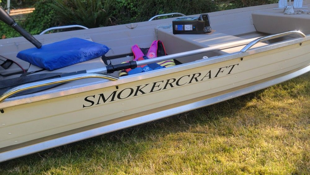 12' Aluminum SmokerCraft Boat With 40lb Thrust MinnKota Electric Motor
