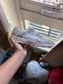 Nike Zoom Vomero 5 Low-Top Sneaker