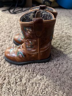 Girl cowboy boots size 7