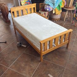 ***NEEDS TO GO*** TODDLER BED W/ BRAND NEW “MY FIRST” MEMORY FOAM MATTRESS