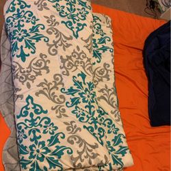 Queen Size Comforter $20