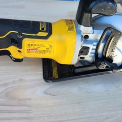 Dewalt Circular Saw Cordless Brushless  4- 1/2 in. ( Tool Only) $ 160
