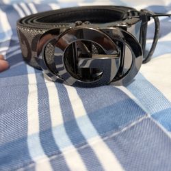 Gucci belt with the Interlocking G buckle.