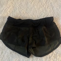 LULULEMON • SHORTS