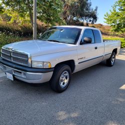 dodge ram 1500 5.7. low miles  