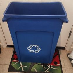 Pittsburg: Rubbermaid Slim Jim Recycling Bin 