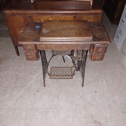 Will Not Last Singer Cast Iron Base Sewing Machine