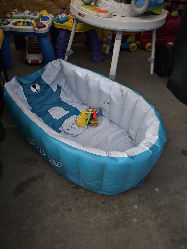 Baby Tub And Toys