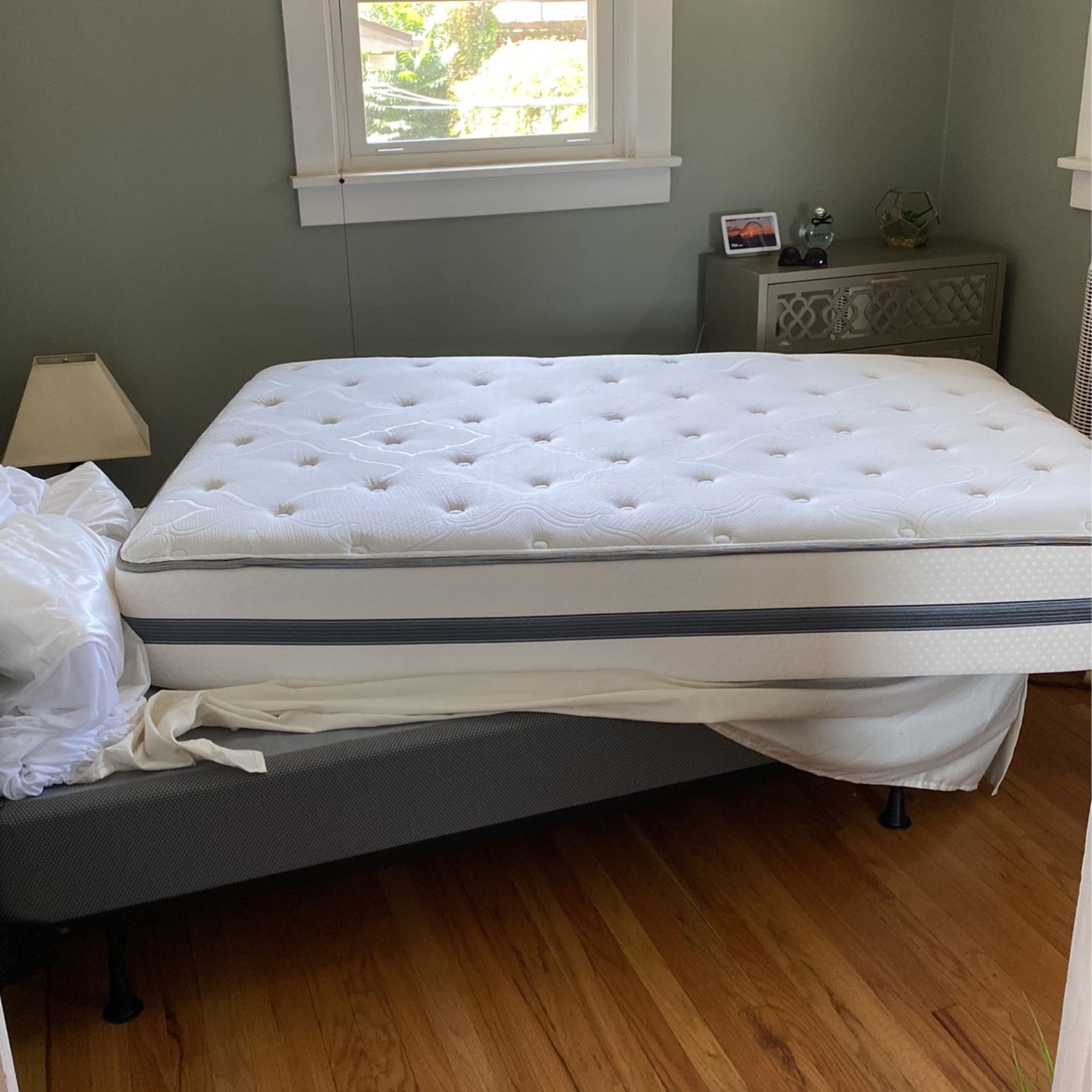 Full Beauty Rest Mattress, Box spring, Metal Frame
