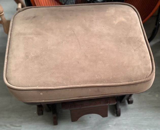 Gliding Ottoman