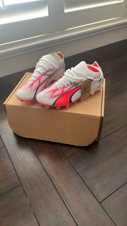 Women Soccer Shoes