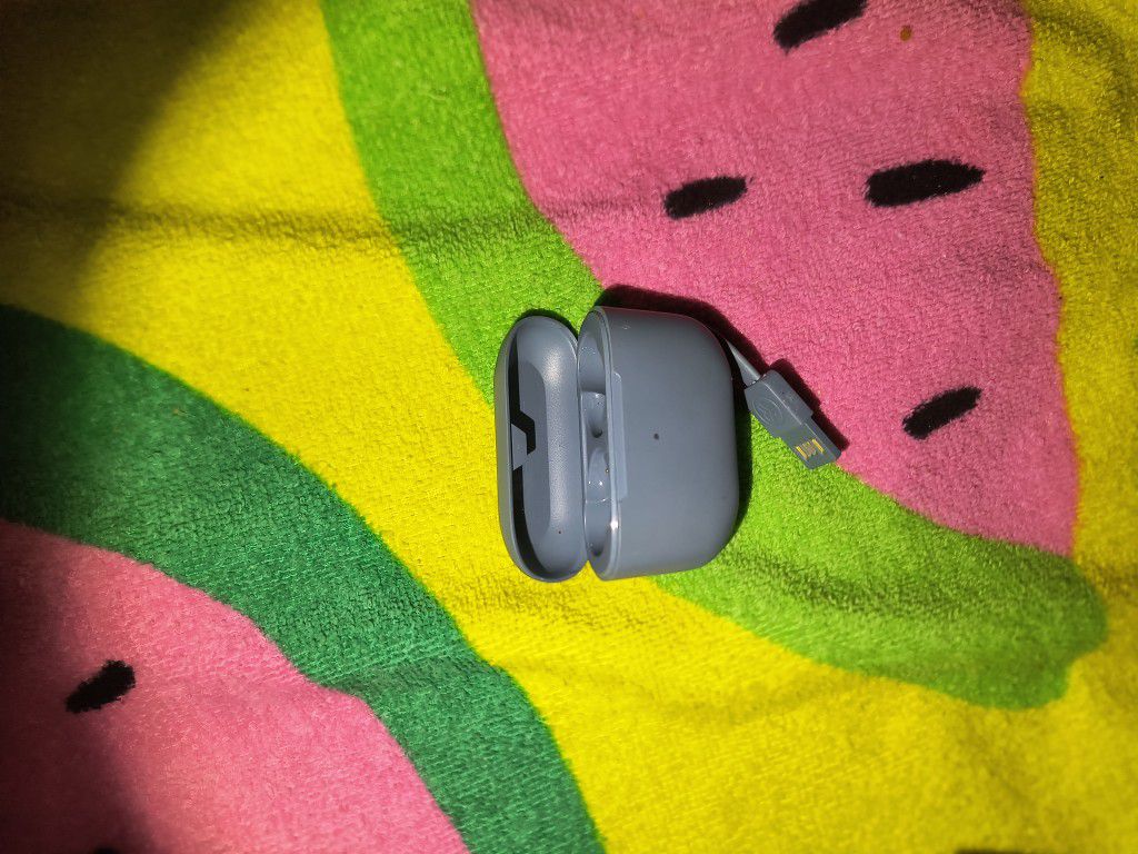 Earbud Charger Holder No Buds And Broken Earbuds