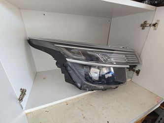 2021 to 2023 KIA SELTOS OEM RIGHT SIDE HEADLIGHT