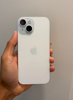 iPhone 15 White 128GB – Unlocked – Excellent Condition
