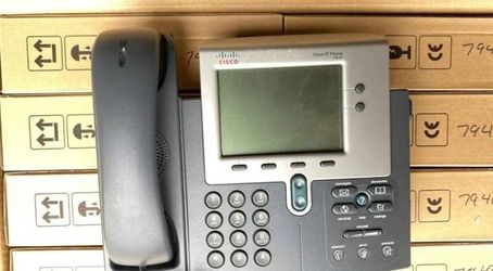 Lot of 8- Cisco 7940 IP Phones - Power Up - with handset , no power supply