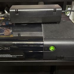 XBOX 360 E - good condition