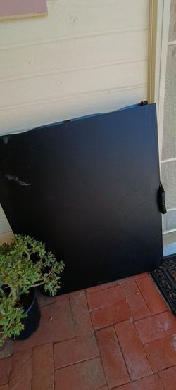 Folding table
