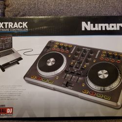 Numark DJ Turntable