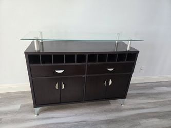 Cabinet-bar