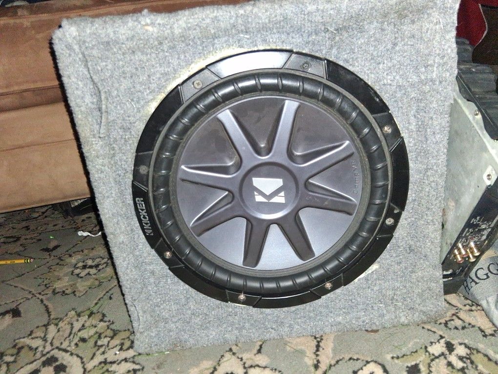 12in Kicker CompVR With 800w Amp