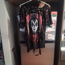 kiss 90s style shirt size m