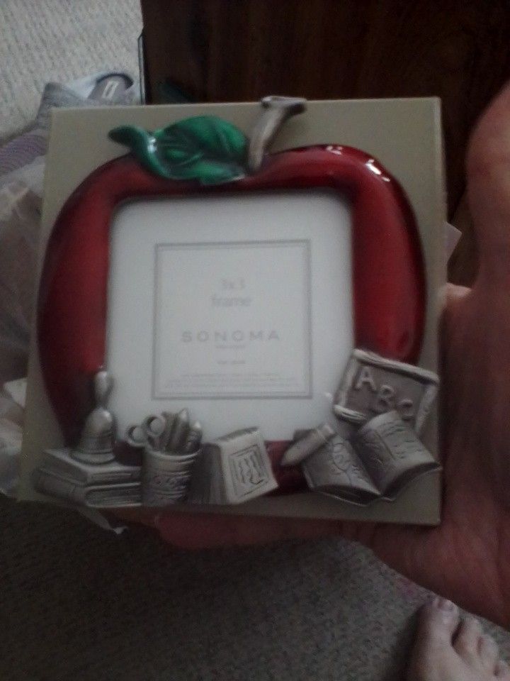 Snoma Vintage Teacher Apple
