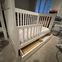 Convertible Crib with Storage Drawer and Mattress