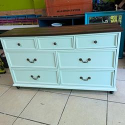 Farmhouse Style 7-Drawer Dresser 