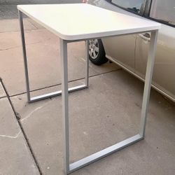 Nice Like New High End Hon 48” Rectangular Bar Height Dining Table
