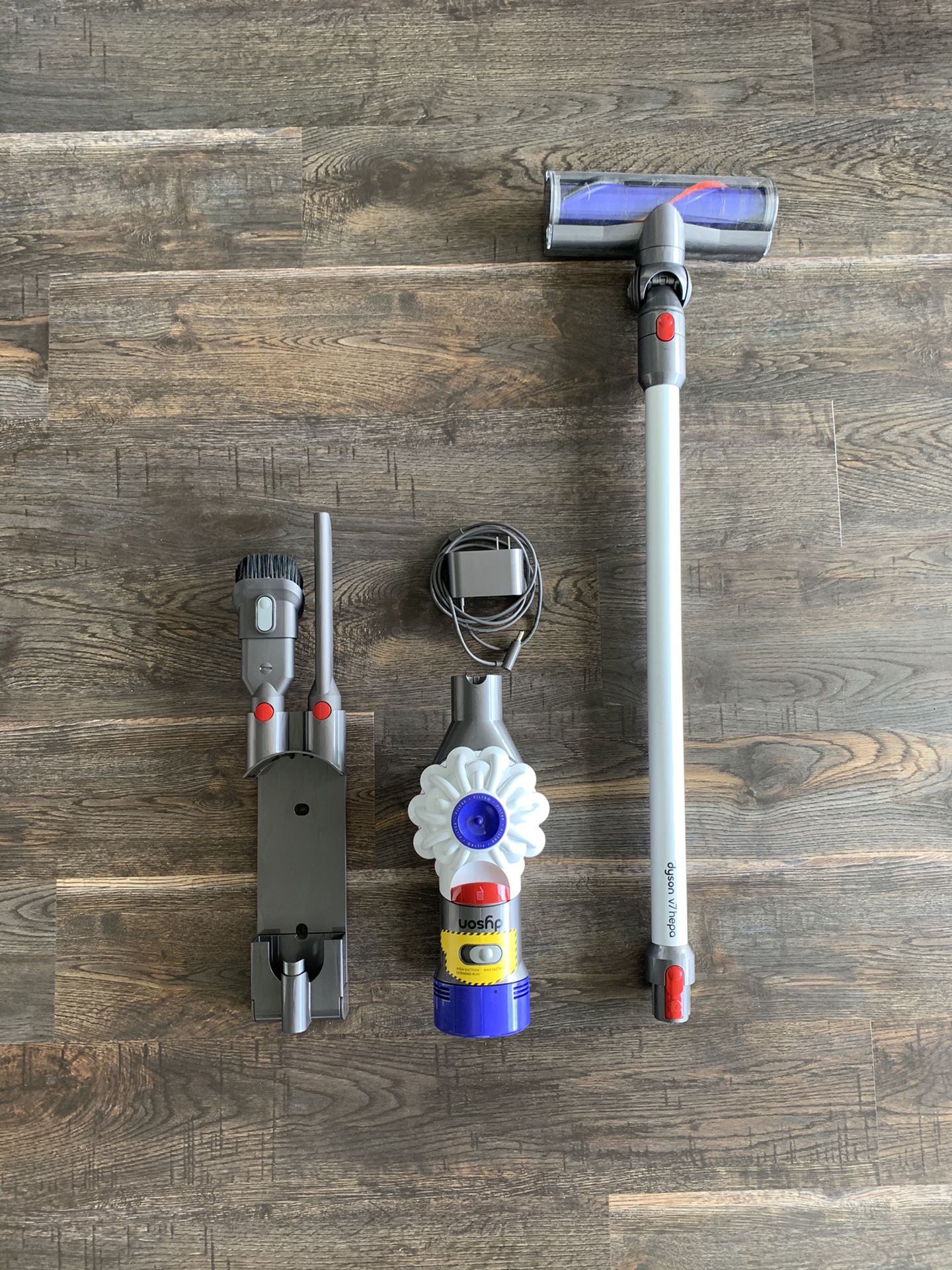 Dyson v7 Hepa (all attachments and charger)