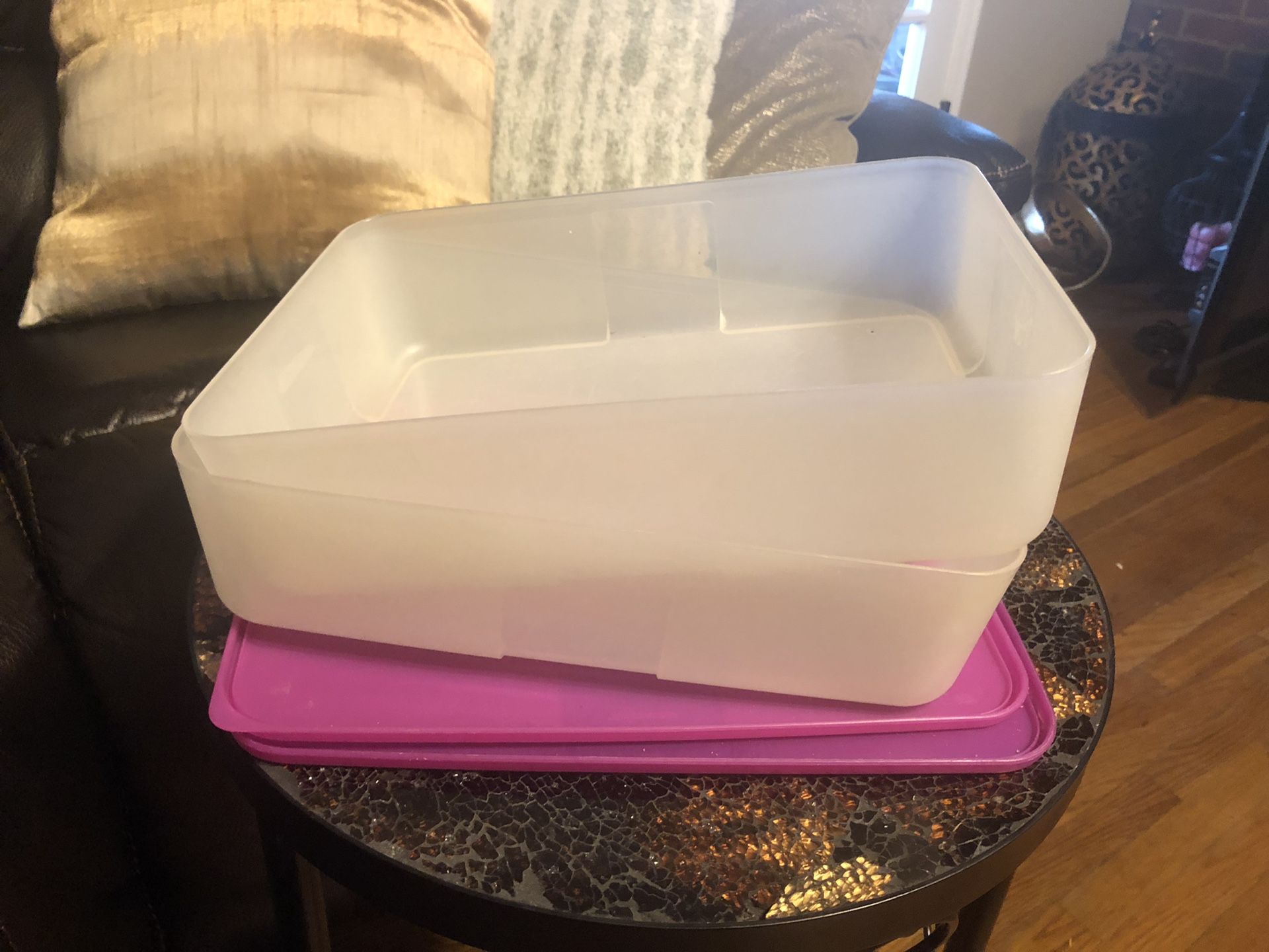 2 Tupperware containers