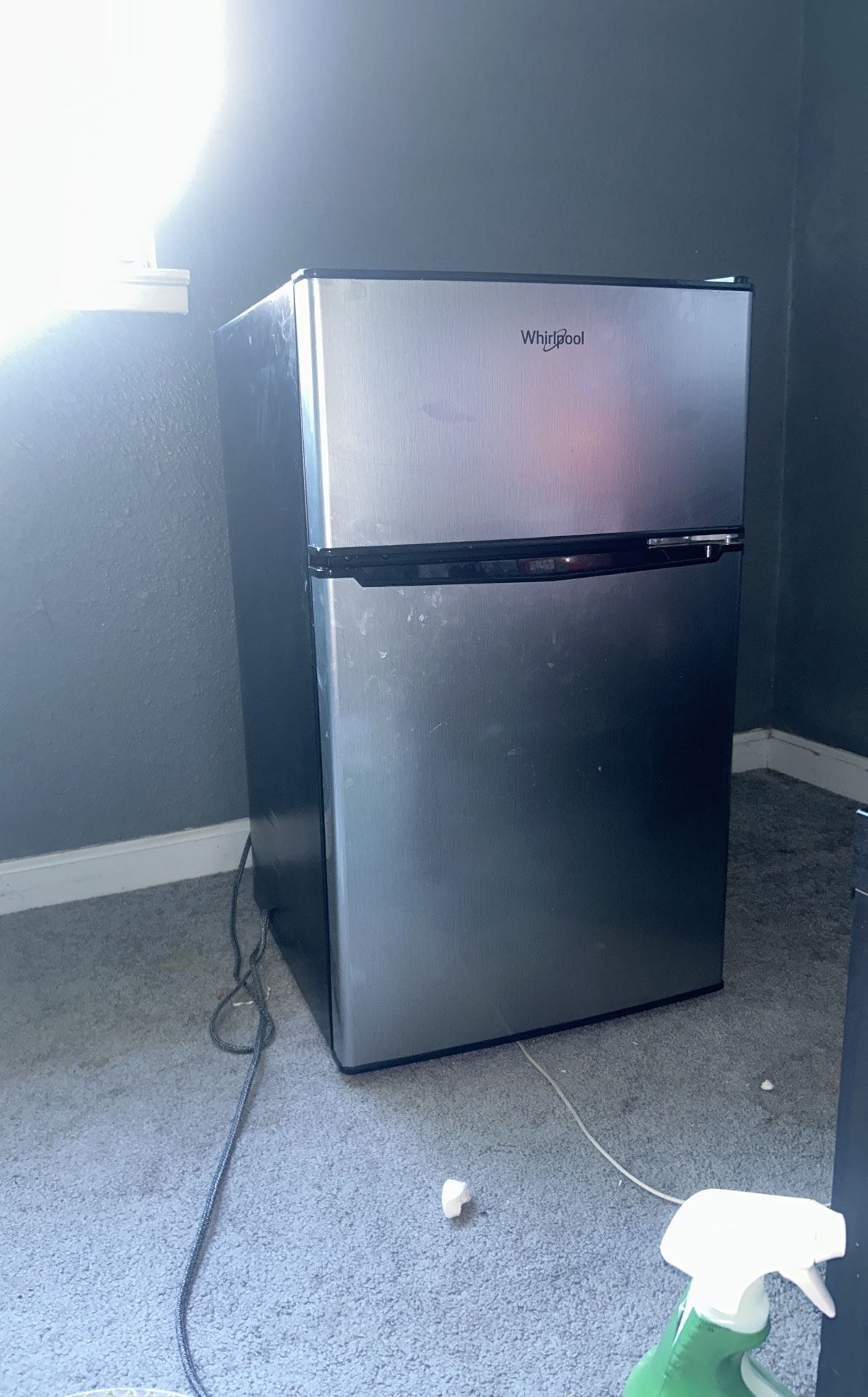 Whirl pool mini fridge