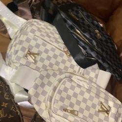 Loui Vuitton Side Bags / Gucci Wallets 