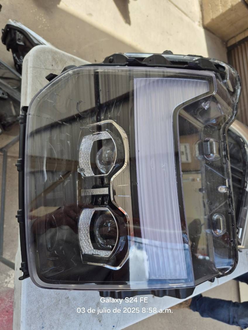 Hyundai Palisade Right Headlight Oem
