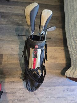 Nike Tiger Woods Junior Kids 7 Clubs Golf Set Bag Right Hand