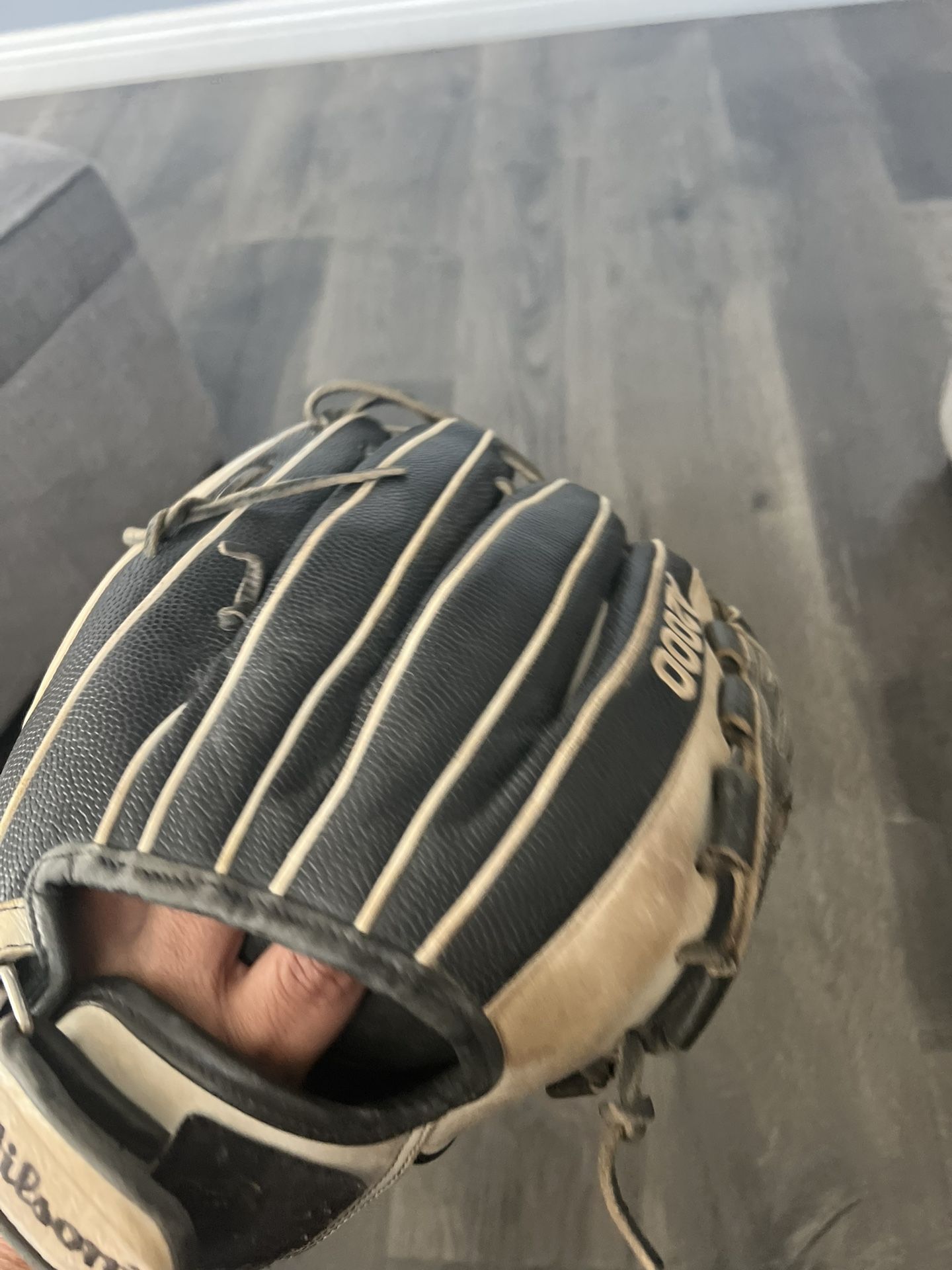 A2000 Softball glove