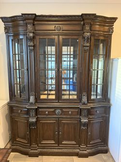 Solid Wood Wine Cabinet – Excellent Craftsmanship