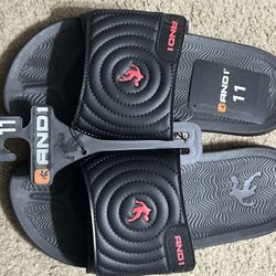 MENS Size 11 Slip On Slippers 