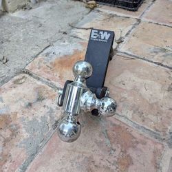 B&W Tow and Stow Triple Hitch