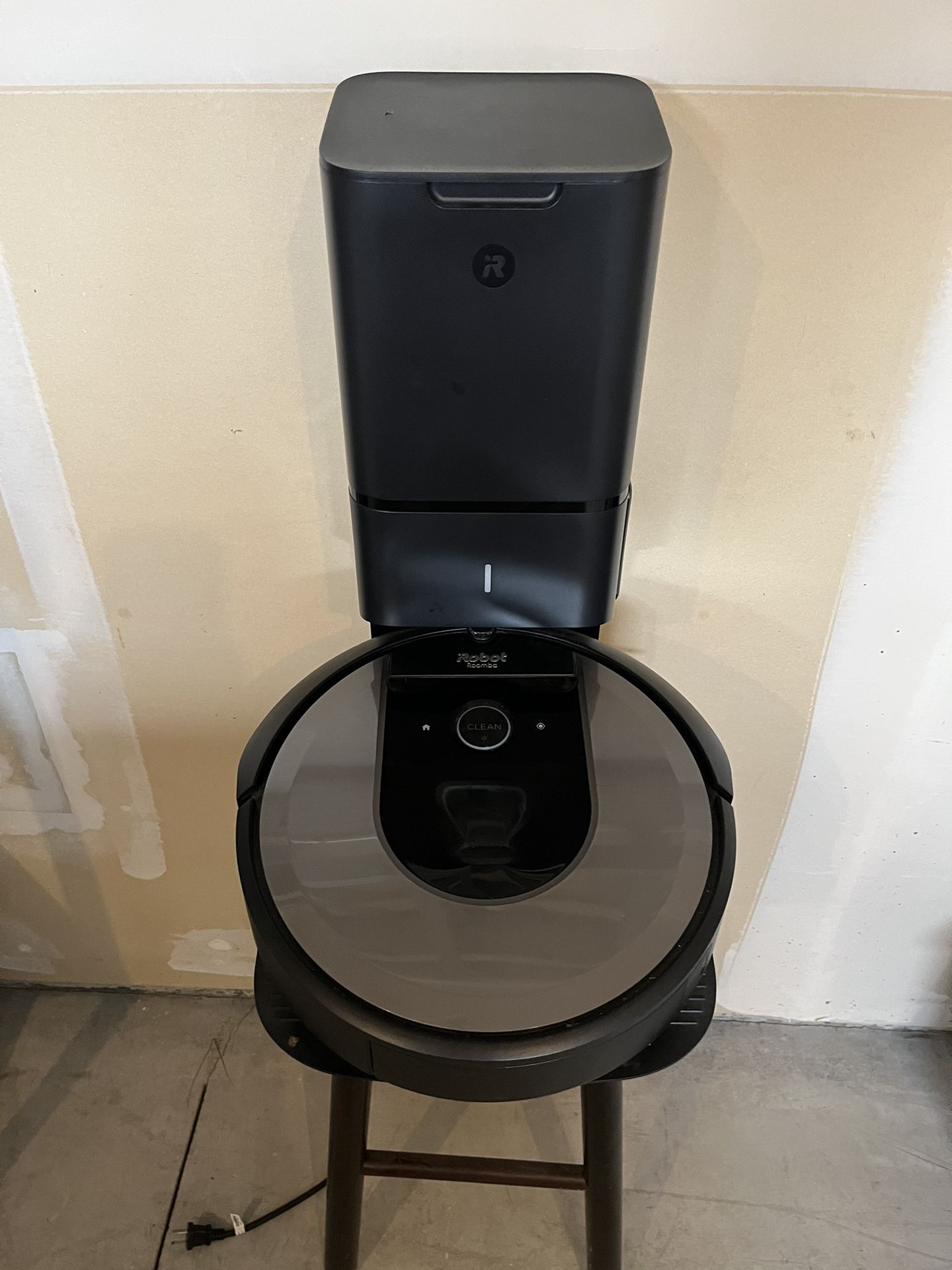 Roomba Remote Vacuum W/new Filters Works Great